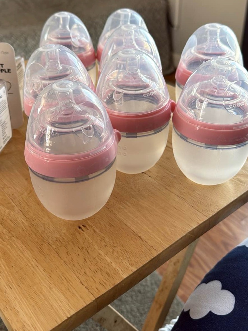 Never used Comotomo Baby Bottles - 8 bottles with 4 new replacement nipple
